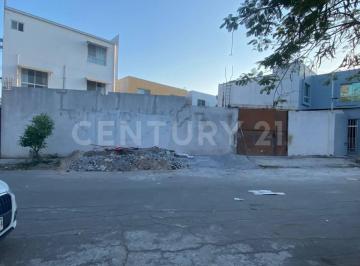 Terreno / Lote · 110m² · 1 Estacionamiento · Terreno en Venta Los Pinos San Nicolás