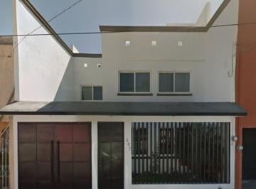 Casa de 3 habitaciones, León · Casa en Venta en Col. Parque Manzanares, Calle Cantera de Manzanares, Leon, Guanajuato