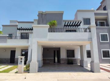Casa en Venta de 4 habitaciones Explanada Felipe Angeles · ¡La Casa de Tus Sueños!