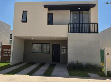 Casa · 168m² · 3 Recámaras · 2 Estacionamientos · Casa