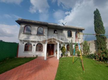 Casa · 260m² · 5 Recámaras · 6 Estacionamientos · Casa en Venta en Av Acueducto, Ocoyoacac, Estado de México