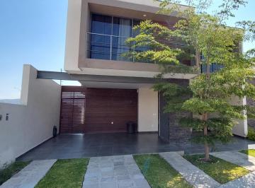 Casa de 3 habitaciones, León · Casa en Venta en Lomas del Molino II con Amplio Jardín y Excelente Vistaen León, Gto Zona Norte.