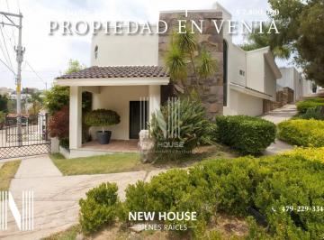 1 · Casa en Venta | Gran Jardín | Equipada con Tecnología Inteligente y Paneles Solares