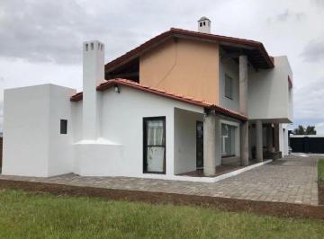 9eed1630c4f6037054d12a8f55677f97395a12def5f79cbcdf53eba93ac5b7dc · Casa en Venta Fraccionamiento Privado en Jesus del Monte en Morelia, Michoacan