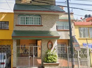 Casa de 4 habitaciones, Azcapotzalco · Casa en Venta en Nueva Santa María, Azcapotzalco