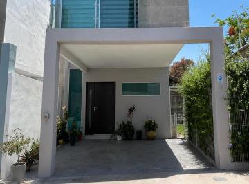 Casa · 140m² · 3 Recámaras · 2 Estacionamientos · Casa en Renta en San Isidro Juriquilla Dentro de Condominio
