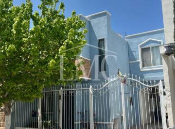 Casa en condominio · 140m² · 4 Recámaras · 1 Estacionamiento - ASOCIADOS INMOBILIARIOS · En Venta Casa en Privada Puerta del Rey Al Oriente de Saltillo