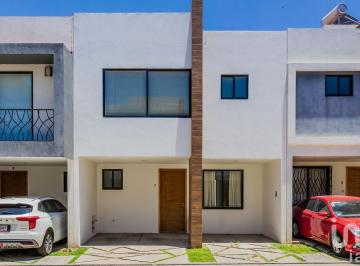 Casa · 150m² · 3 Recámaras · 2 Estacionamientos · Casa en Venta con Seguridad en Cholula Puebla $2,650