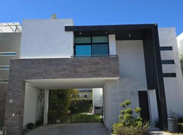 Casa · 225m² · 3 Recámaras · 2 Estacionamientos · Casa en Venta | Almendros Recidencial | El Uro | Carr Nacional | Monterrey