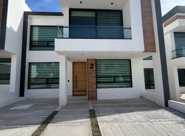Casa · 301m² · 5 Recámaras · 3 Estacionamientos · Casa Residencial Nuevo Refugio