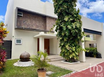 Casa · 290m² · 3 Recámaras · 1 Estacionamiento · Renta de Casa en Residencial Cumbres, Cancun