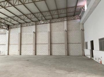 Bodega comercial · 9 Estacionamientos · Bodega con Local Comercial en Venta