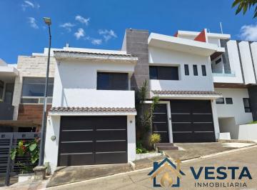 Casa 200m² Venta Residencial Las Cumbres · Hermosa Casa en Venta con Excelente Ubicación