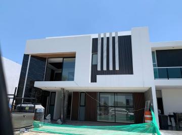 Casa · 422m² · 5 Recámaras · 2 Estacionamientos · Casa en Venta en Parque Guanajuato, Lomas de Angelópolis