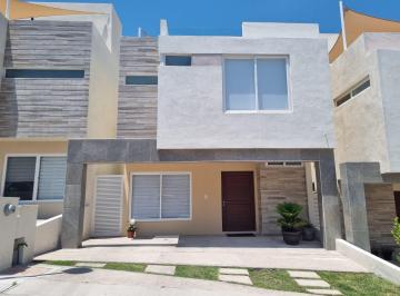 Casa en condominio de 3 habitaciones, El Marqués · Casa Amueblada 3 Recámaras · Roof Garden con Vista Al Valle · Zibatá, Querétaro