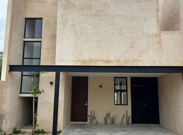 Casa en condominio · 181m² · 2 Recámaras · 2 Estacionamientos · Venta Hermoso Townhouse 2 Recámaras con Piscina y Rooftop en Dzitya