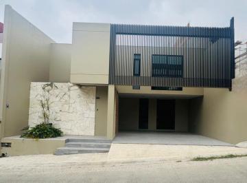 Casa de 4 habitaciones, Xalapa · Casa con 194 m² de Terreno y 4 Recámaras, Una en Planta Baja en Venta, Xalapa