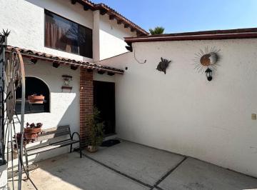 Casa en condominio · 225m² · 3 Recámaras · 3 Estacionamientos · Casa Renta Vista Real Estilo Colonial Corregidora Queretaro