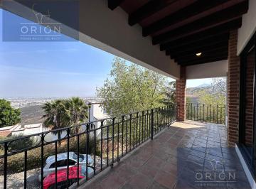 Casa en condominio · 225m² · 3 Recámaras · 3 Estacionamientos · Casa Venta Vista Real Estilo Colonial Cerca Nuevo Costco Corregidora Queretaro