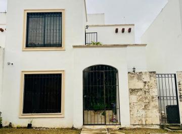 Casa · 107m² · 2 Recámaras · 2 Estacionamientos · Casa Amueblada de 2 Niveles, 2 Hab 11/2 Baños, C/amenidades en Resid Marsella, Playa del Carmen!