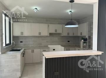 Casa · 260m² · 3 Recámaras · 2 Estacionamientos · Casa en Venta en La Finca de Las Cumbres