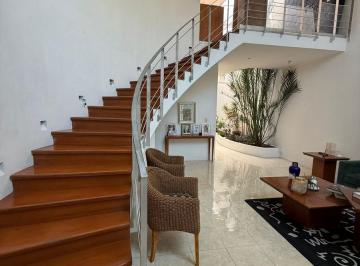 Casa · 380m² · 3 Recámaras · 2 Estacionamientos · Venta Preciosa Casa en Ubicación Privilegiada; Dentro de Fraccionamiento Bosques de Angelopolis