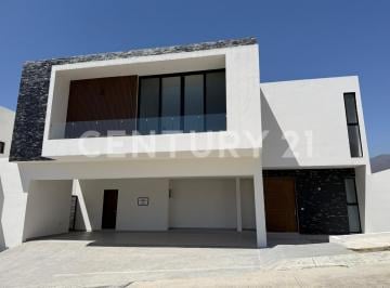 Casa · 468m² · 4 Recámaras · 4 Estacionamientos · Casa en Venta en Pedregal de La Montaña, Zona Carretera Nacional.