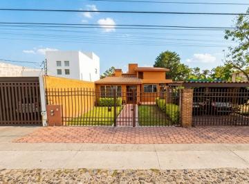 Casa de 4 habitaciones, Querétaro · Casa en Venta en Primera de Cedros, Jurica, Querétaro.