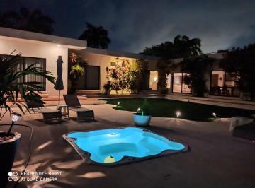 Exterior nocturno · ¡Gran Oportunidad! Casa Amplia en Venta, un Solo Nivel en Zona de Gran Plusvalía