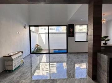 Casa · 228m² · 3 Recámaras · 2 Estacionamientos · Casa en Venta en Arbolada, Cancún