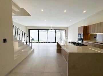 Casa · 275m² · 4 Recámaras · 2 Estacionamientos · Casa Para Estrenar en Venta 4 Recámaras en Aqua, Cancún.