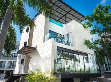 Casa · 381m² · 4 Recámaras · 4 Estacionamientos · Casa en Renta Condominio Laguna Puerto Cancún