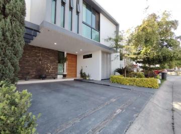 Casa de 4 habitaciones, Tlajomulco de Zúñiga · $10,500,000 Casa en Venta Fraccionamiento Provenza Residencial