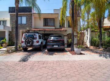 Casa de 4 habitaciones, Zapopan · Casa en Venta en Condominio York, Zapopan