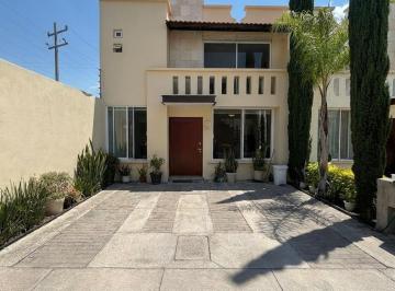 Casa · 148m² · 3 Recámaras · 2 Estacionamientos · Venta Casa en Bosques del Paraiso Al Norte de La Ciudad Ka