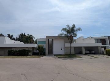 Casa · 650m² · 3 Recámaras · 6 Estacionamientos · Casa en Venta en Los Naranjos León Guanajuato