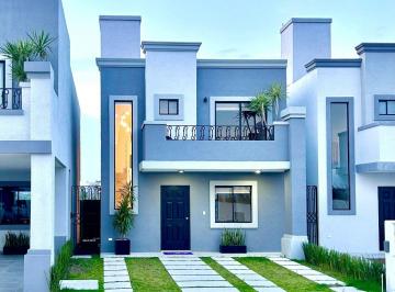 Casa de 3 habitaciones, Pachuca · Exclusivo Modelo, Casa en Residencial con un Ventanal de Doble Altura en Zona Residencial de Pachuca