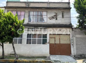 Casa · 290m² · 7 Recámaras · 2 Estacionamientos · Casa en Venta en Raúl Romero, Nezahuacóyotl, Edo. Mex