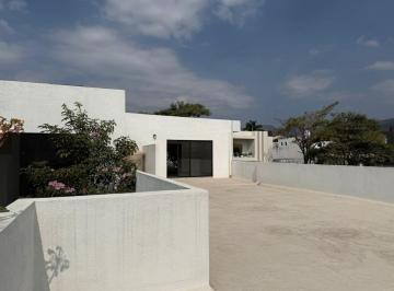 Casa de 3 habitaciones, Cuernavaca · Casa con 590 m² de Terreno y 3 Recámaras en Venta en Vista Hermosa