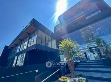 Local comercial · 135m² · 2 Estacionamientos · Local en Renta en Torre Beranna, Zona San Bernardino Tlaxcalancingo, Puebla.