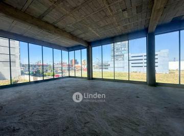 Local comercial · 200m² · 2 Estacionamientos · Local en Renta en Torre Beranna, Zona San Bernardino Tlaxcalancingo, Puebla.