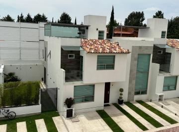 Casa · 230m² · 3 Recámaras · 5 Estacionamientos · Casas Nuevas Residenciales con Jardín y Roof Garden, Acabados de Lujo Ubicadas en Cacalomacan