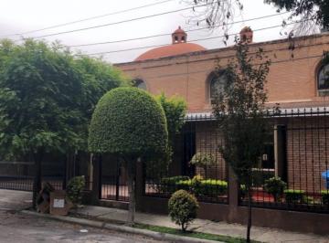 Casa · 350m² · 2 Estacionamientos · Casa - Deportivo Obispado