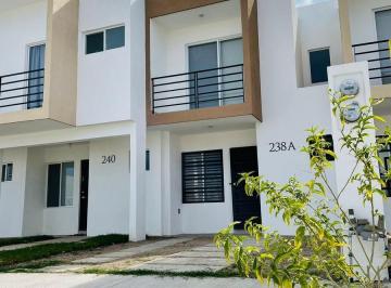 Casa · 110m² · 3 Recámaras · Casa en Renta en Jardines de Versalles Cerca del Hospital del Alta y Puerto Interior