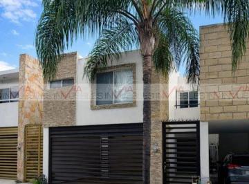 Casa · 192m² · 3 Recámaras · 2 Estacionamientos · Casa en Renta en Brisas de Valle Alto Monterrey