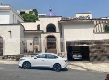 Casa · 521m² · 4 Recámaras · 2 Estacionamientos · Casa en Venta en Las Cumbres
