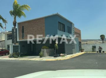 Casa · 258m² · 4 Recámaras · 2 Estacionamientos · Casa en Venta Juriquilla Santa Fe - (4)