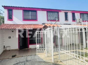 Casa · 67m² · 3 Recámaras · 1 Estacionamiento · Venta de Casa en Joyas del Marques Acapulco: 4 Recamaras a 10 Minutos de Diamante Oportunidad de Inv