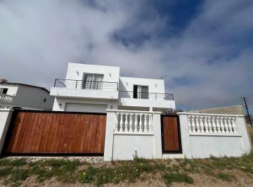 Casa · 200m² · 4 Recámaras · 2 Estacionamientos · Exclusiva Casa Frente Al Mar con Acceso Privado a La Playa y Vistas Panorámicas - (4)