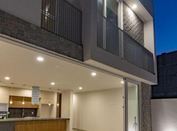 Casa de 3 habitaciones, Zapopan · Casa en Venta Dentro de Coto con Alberca, Fraccionamiento Solares, Zapopan
